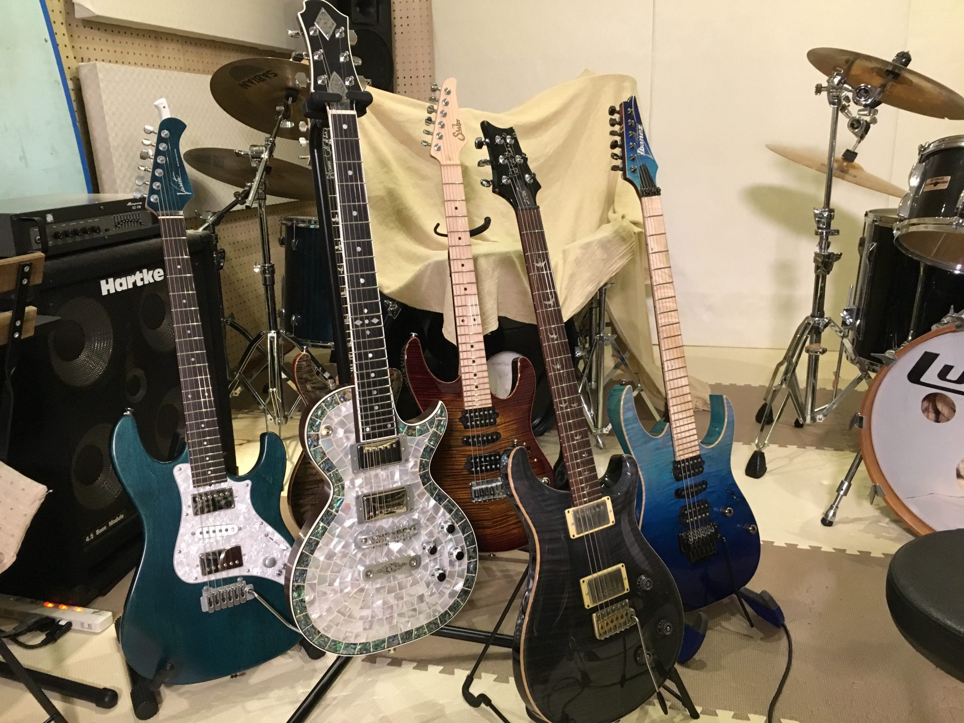ハイエンドギター比較【弾き比べ】メーカー毎の特徴の違い